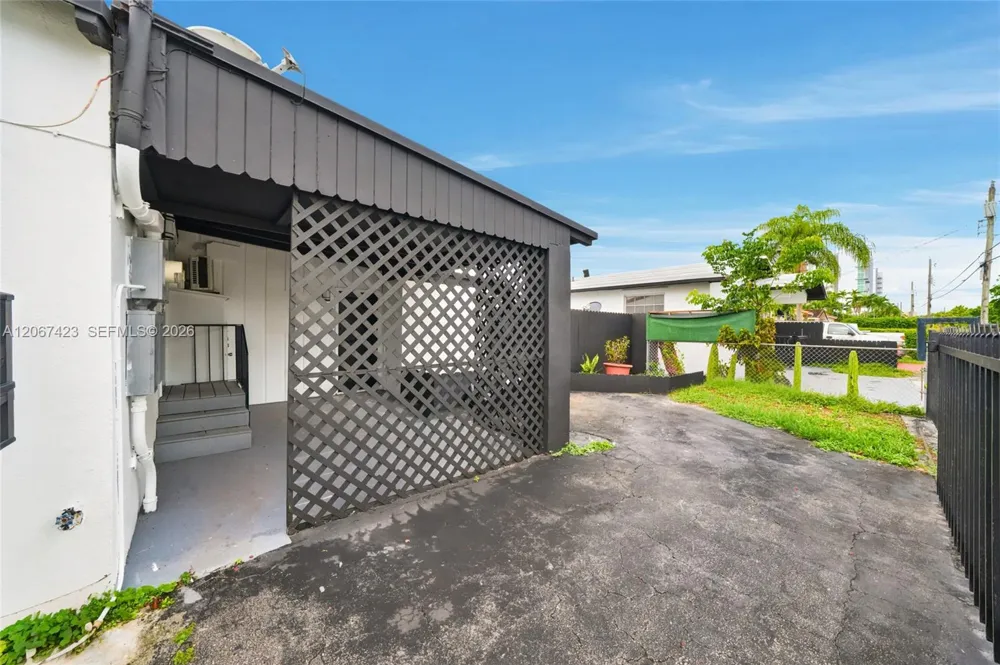3500 NW 1st St #A Miami, FL 33125