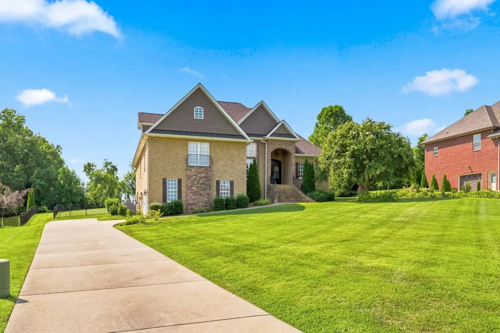 116 Cassandra Dr Cottontown, TN 37048
