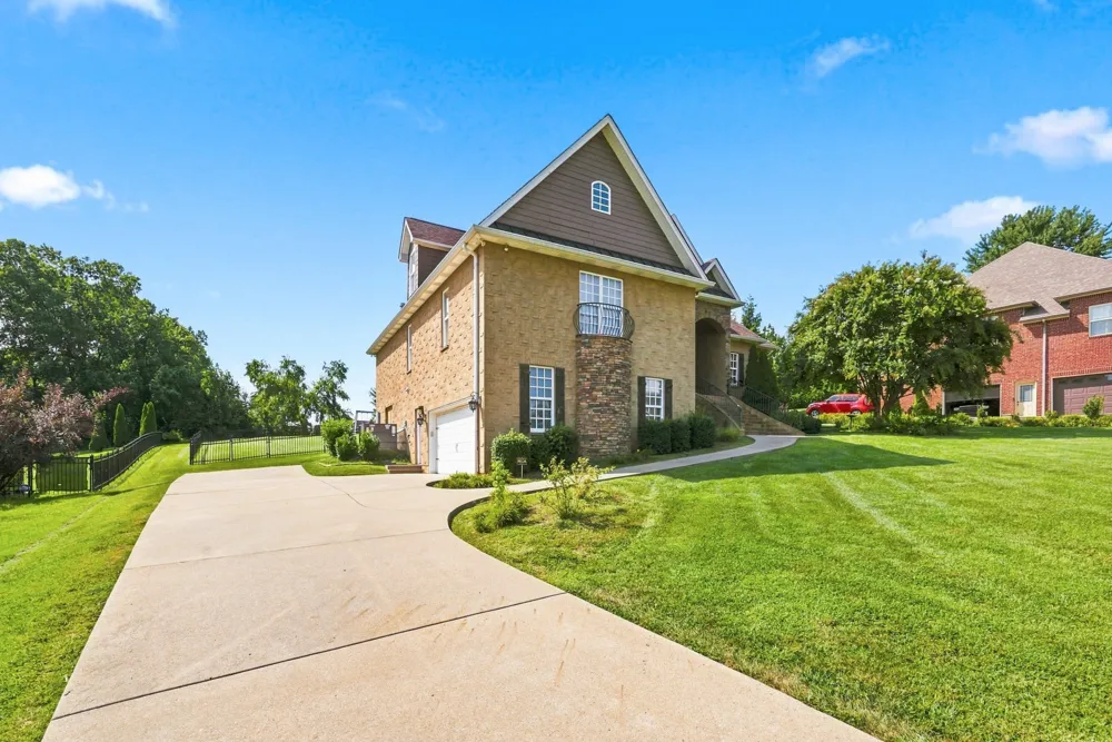 116 Cassandra Dr Cottontown, TN 37048