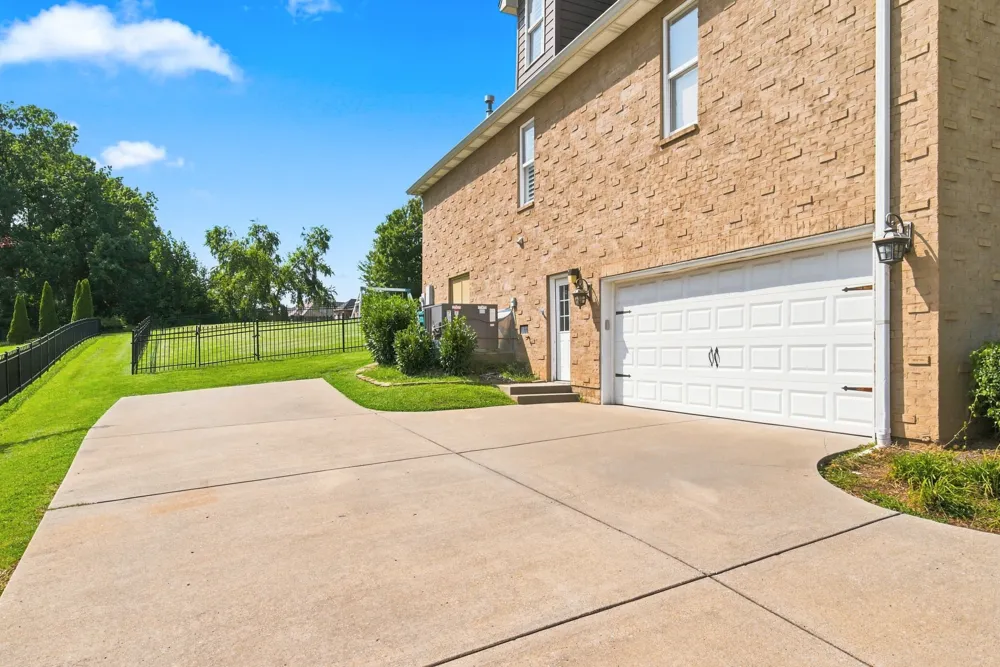 116 Cassandra Dr Cottontown, TN 37048