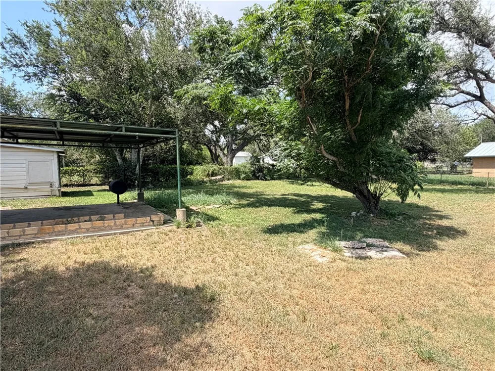 10420 Sixth Street Pettus, TX 78146