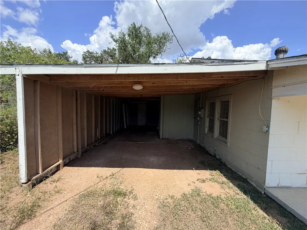 10420 Sixth Street Pettus, TX 78146