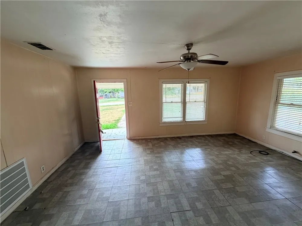 10420 Sixth Street Pettus, TX 78146