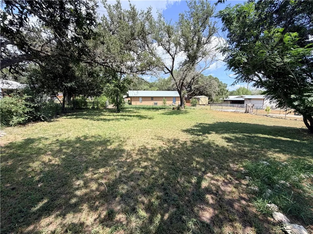 10420 Sixth Street Pettus, TX 78146