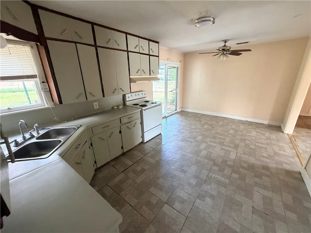 10420 Sixth Street Pettus, TX 78146