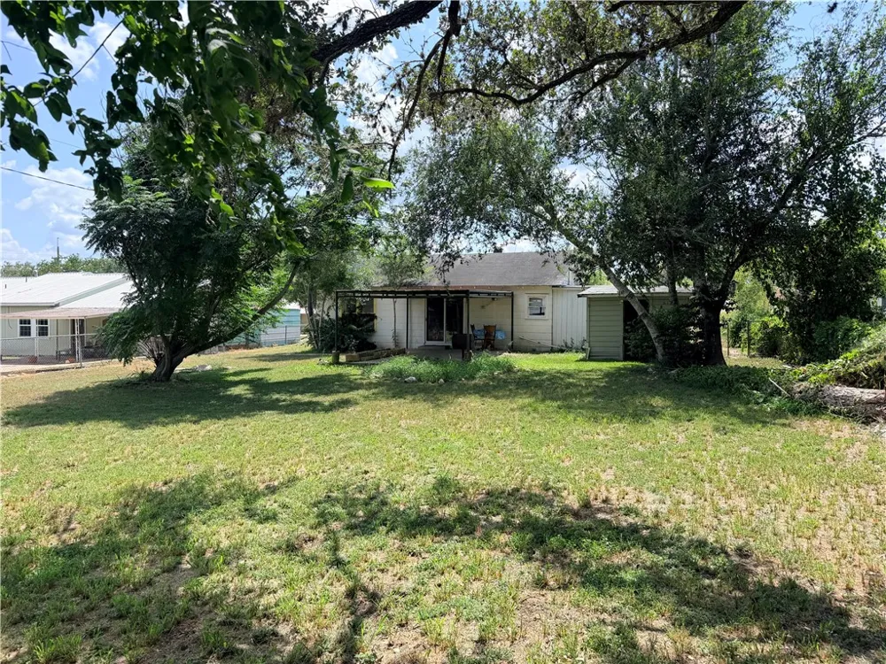 10420 Sixth Street Pettus, TX 78146
