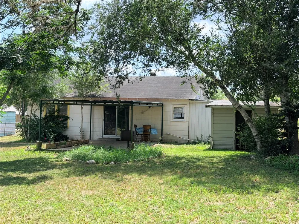 10420 Sixth Street Pettus, TX 78146
