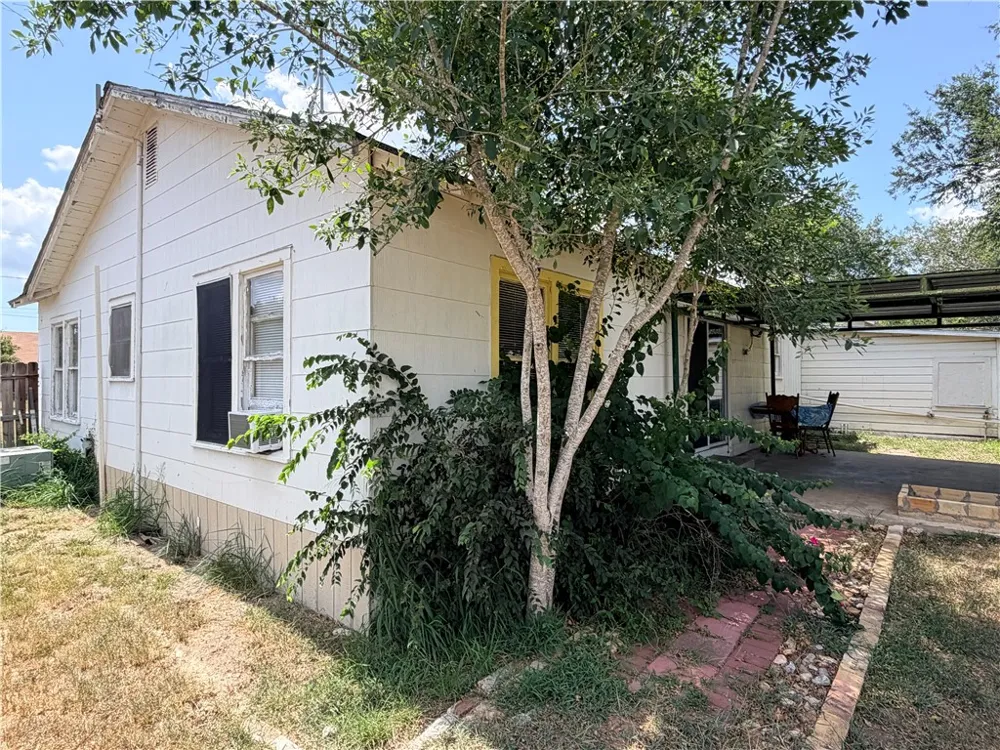 10420 Sixth Street Pettus, TX 78146