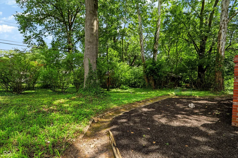 10465 Woodlawn Drive Carmel, IN 46280