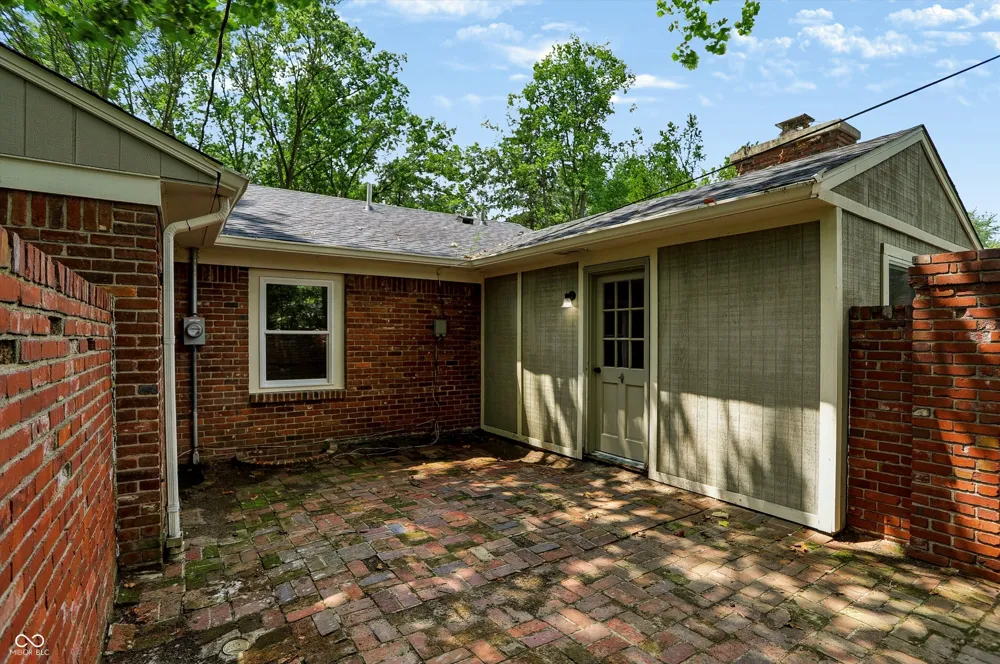 10465 Woodlawn Drive Carmel, IN 46280