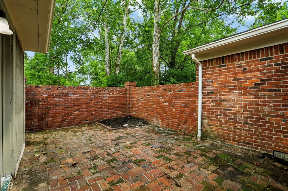 10465 Woodlawn Drive Carmel, IN 46280