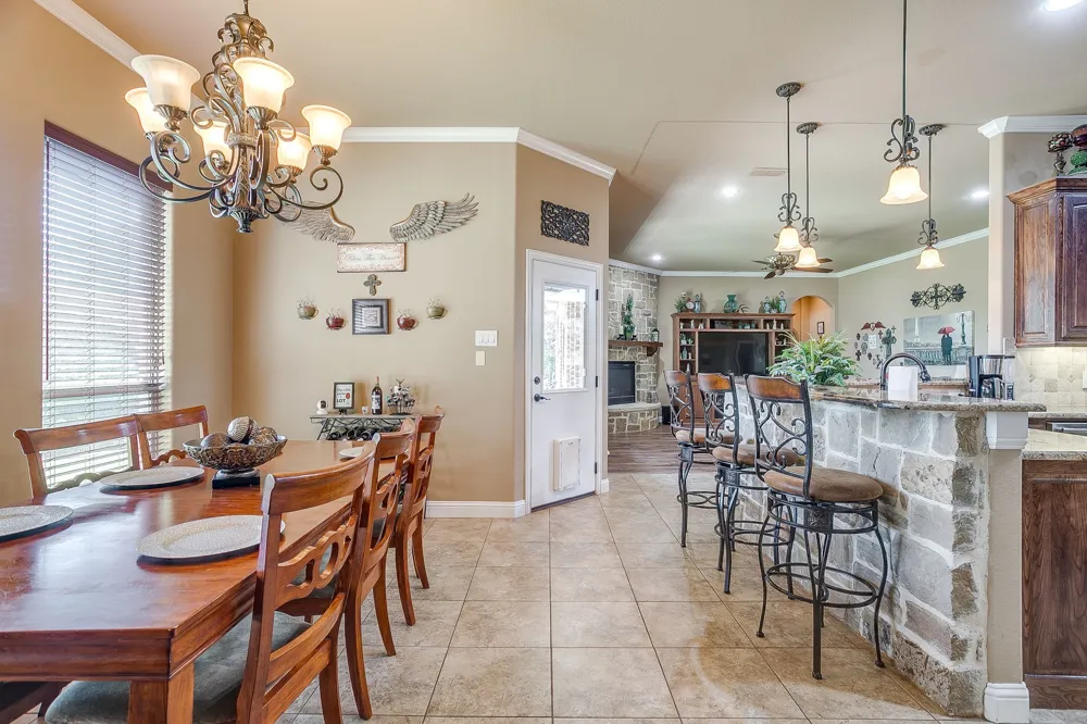 8401 Fullerton Drive Cleburne, TX 76033