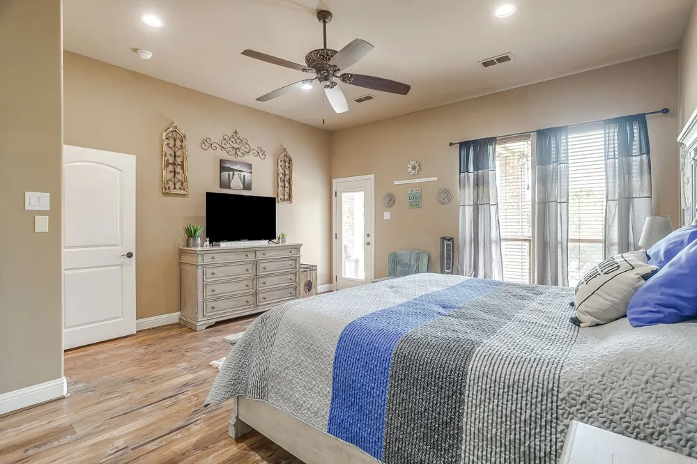 8401 Fullerton Drive Cleburne, TX 76033