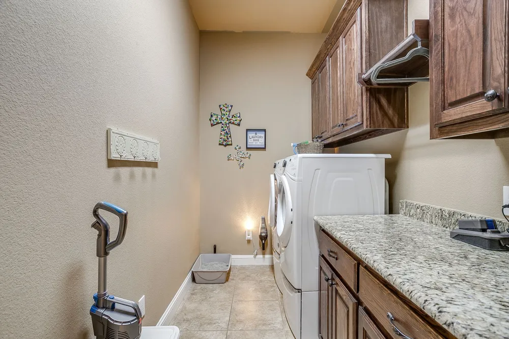 8401 Fullerton Drive Cleburne, TX 76033