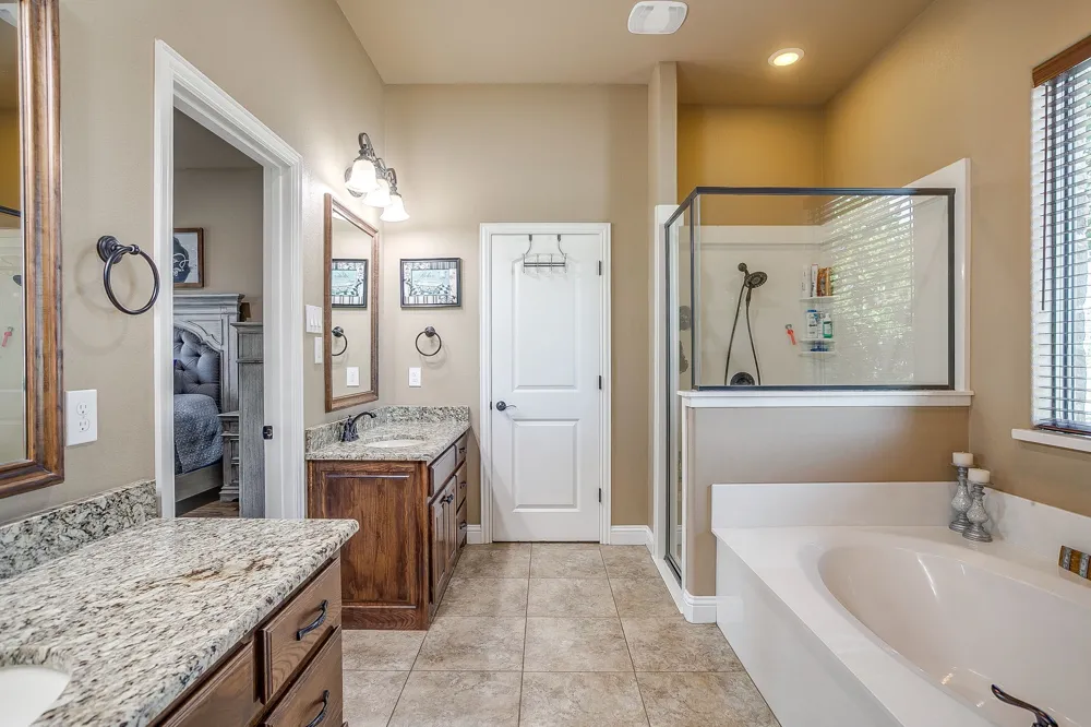8401 Fullerton Drive Cleburne, TX 76033