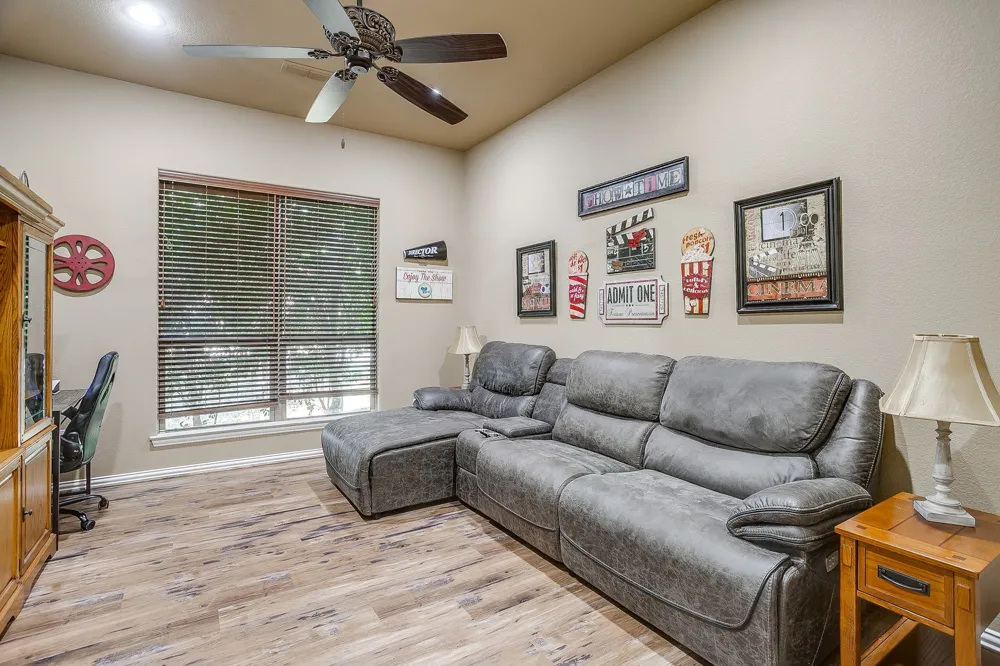 8401 Fullerton Drive Cleburne, TX 76033