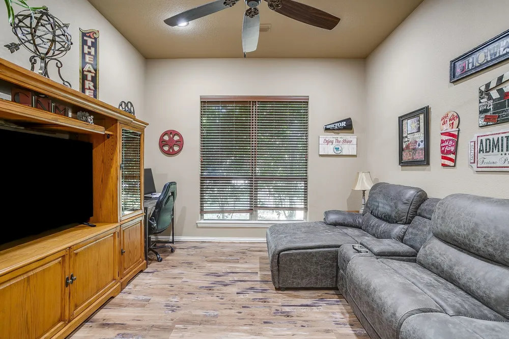 8401 Fullerton Drive Cleburne, TX 76033