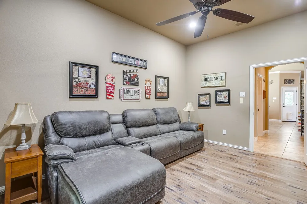 8401 Fullerton Drive Cleburne, TX 76033