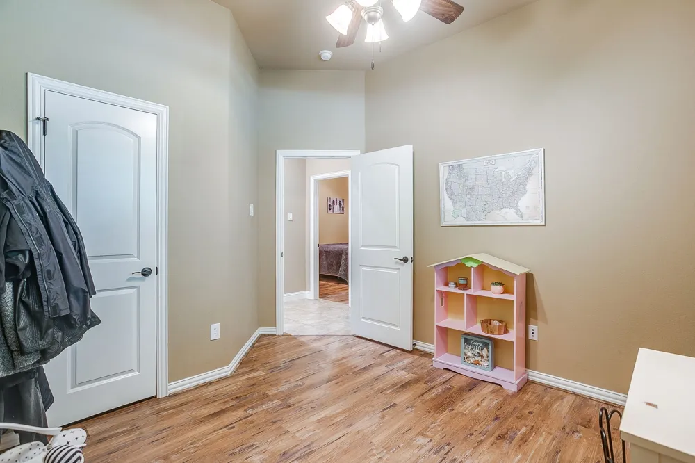 8401 Fullerton Drive Cleburne, TX 76033