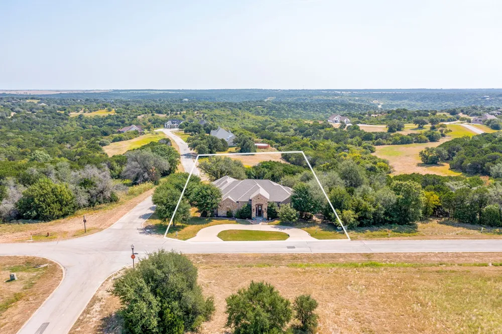 8401 Fullerton Drive Cleburne, TX 76033