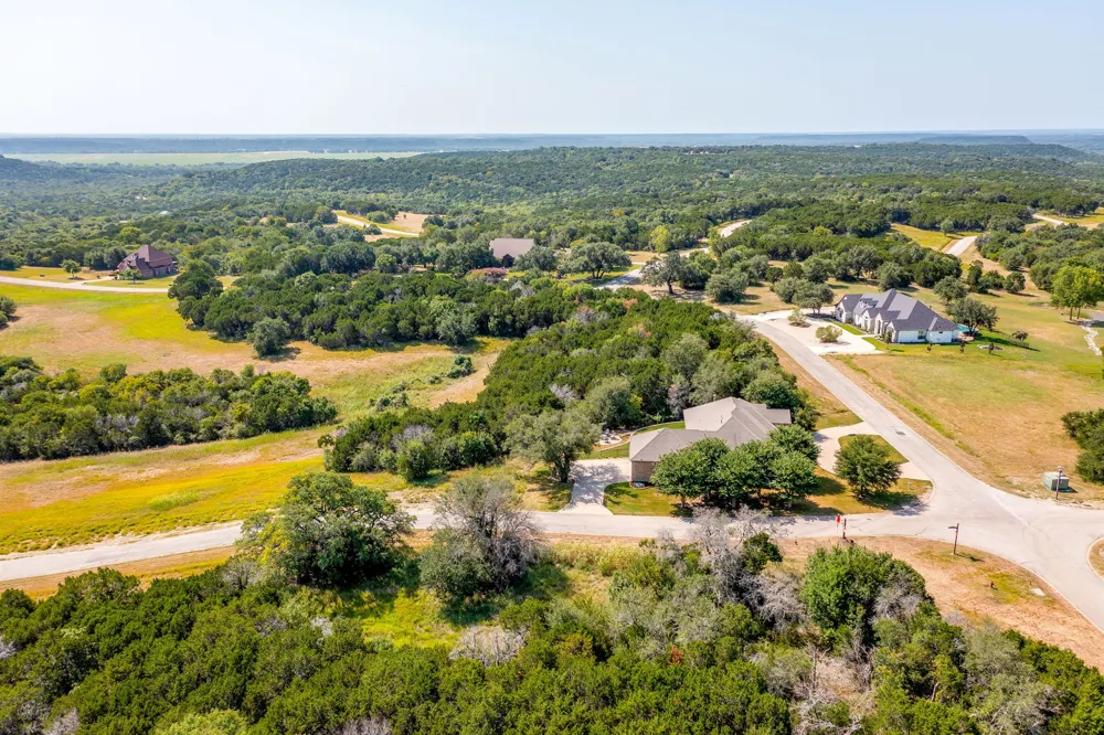 8401 Fullerton Drive Cleburne, TX 76033