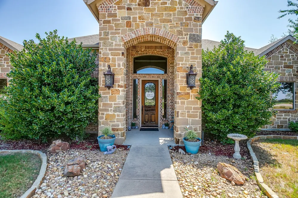 8401 Fullerton Drive Cleburne, TX 76033