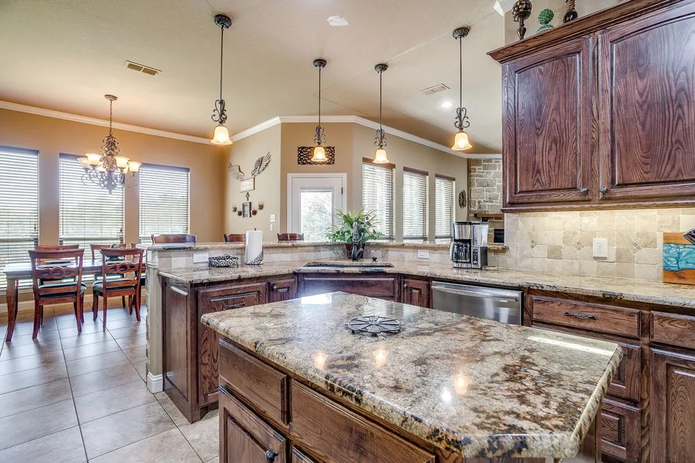 8401 Fullerton Drive Cleburne, TX 76033