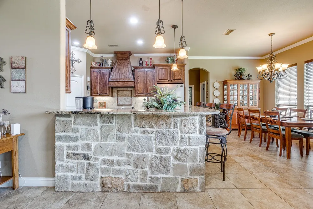 8401 Fullerton Drive Cleburne, TX 76033