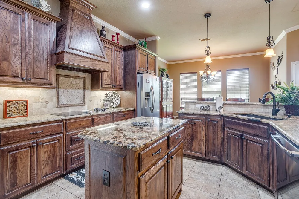 8401 Fullerton Drive Cleburne, TX 76033