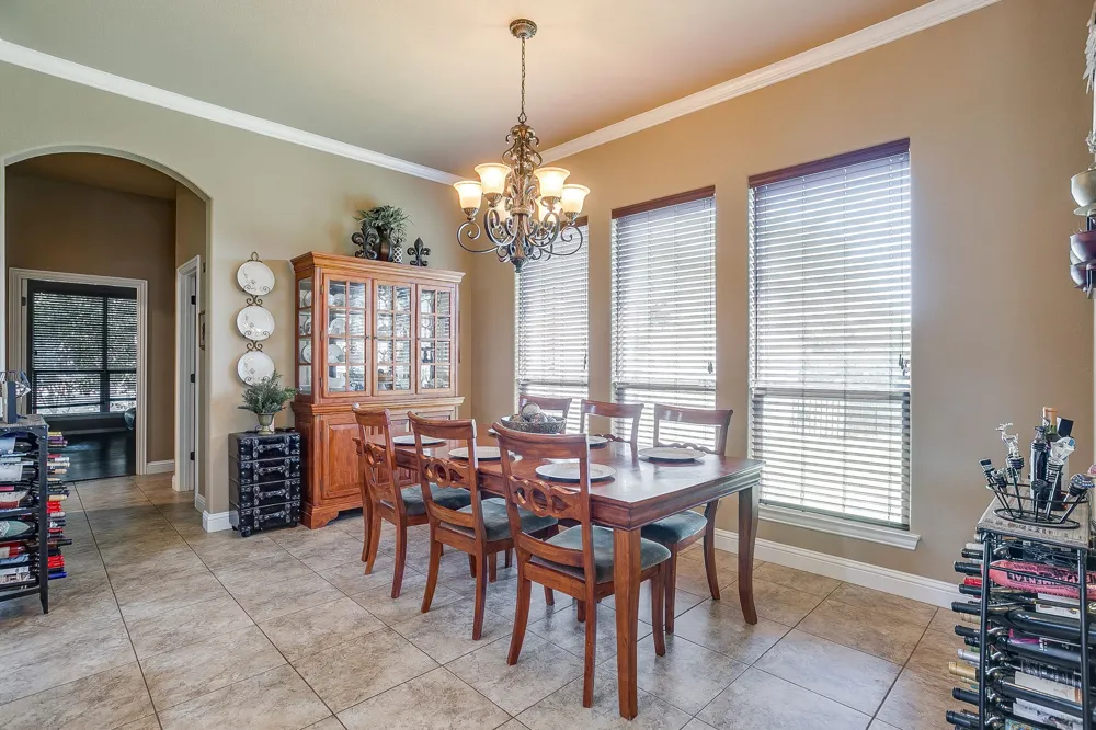 8401 Fullerton Drive Cleburne, TX 76033