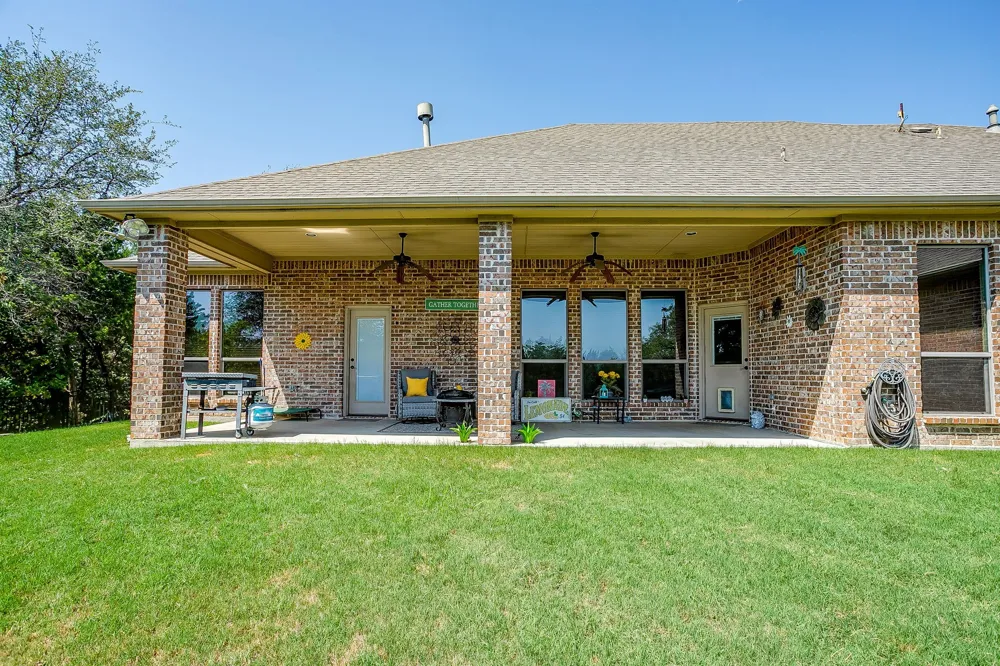8401 Fullerton Drive Cleburne, TX 76033