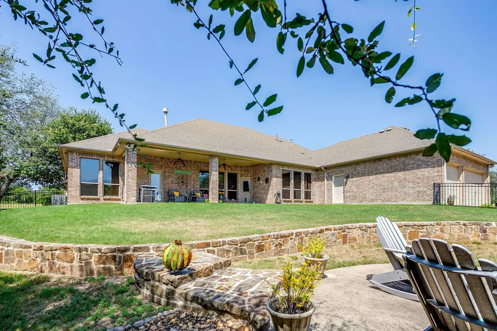 8401 Fullerton Drive Cleburne, TX 76033