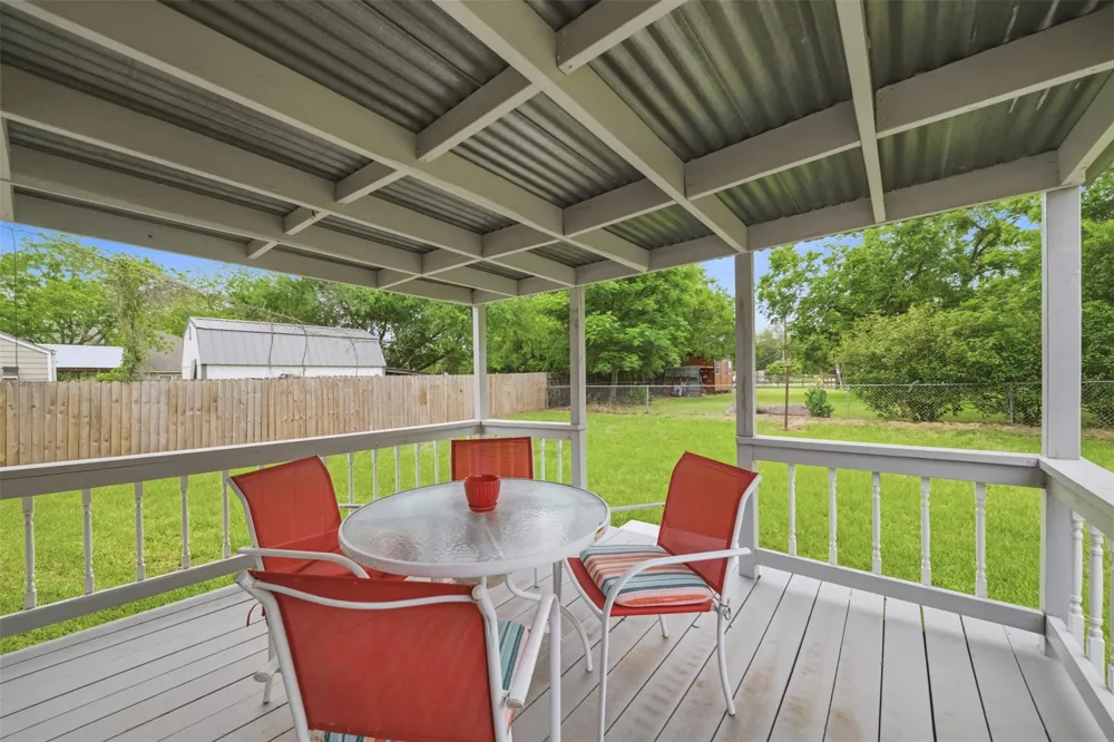 415 W Decherd Street Franklin, TX 77856