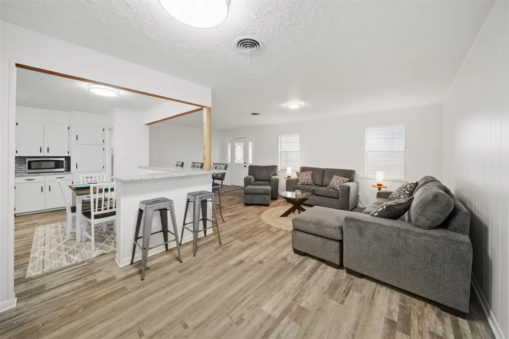 415 W Decherd Street Franklin, TX 77856