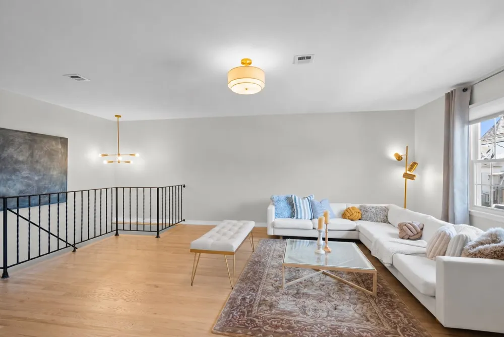 809 2ND ST Secaucus, NJ 07094