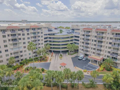 3 Oceans West Boulevard #2D4