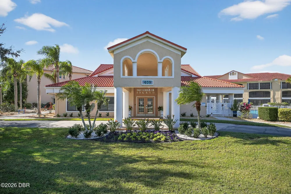 433 Bouchelle Drive #302 New Smyrna Beach, FL 32169