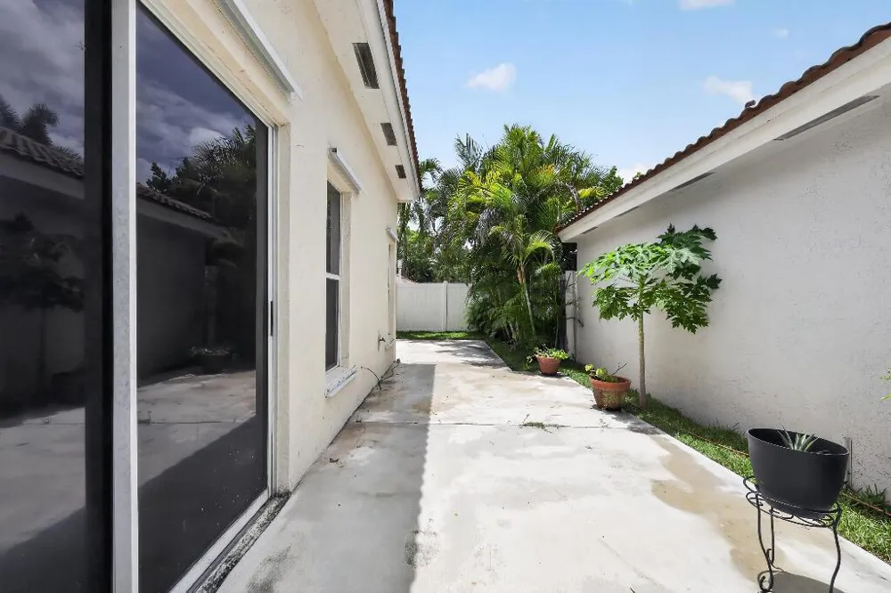 922 OPAL TERRACE Weston, FL 33326