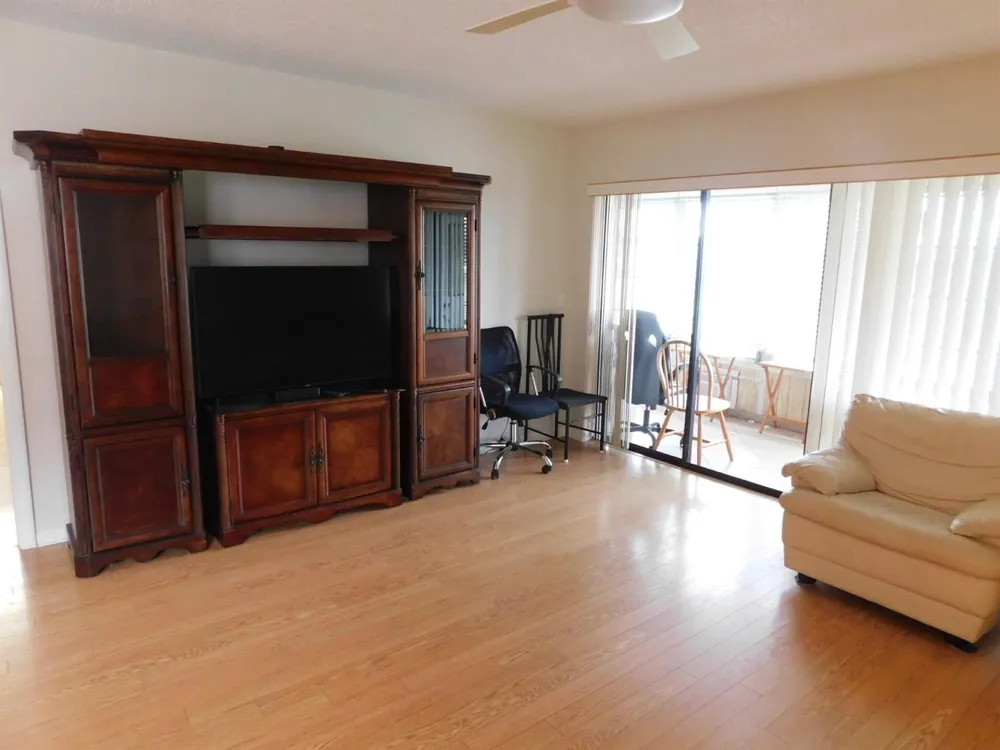 565 Piedmont L Delray Beach, FL 33484