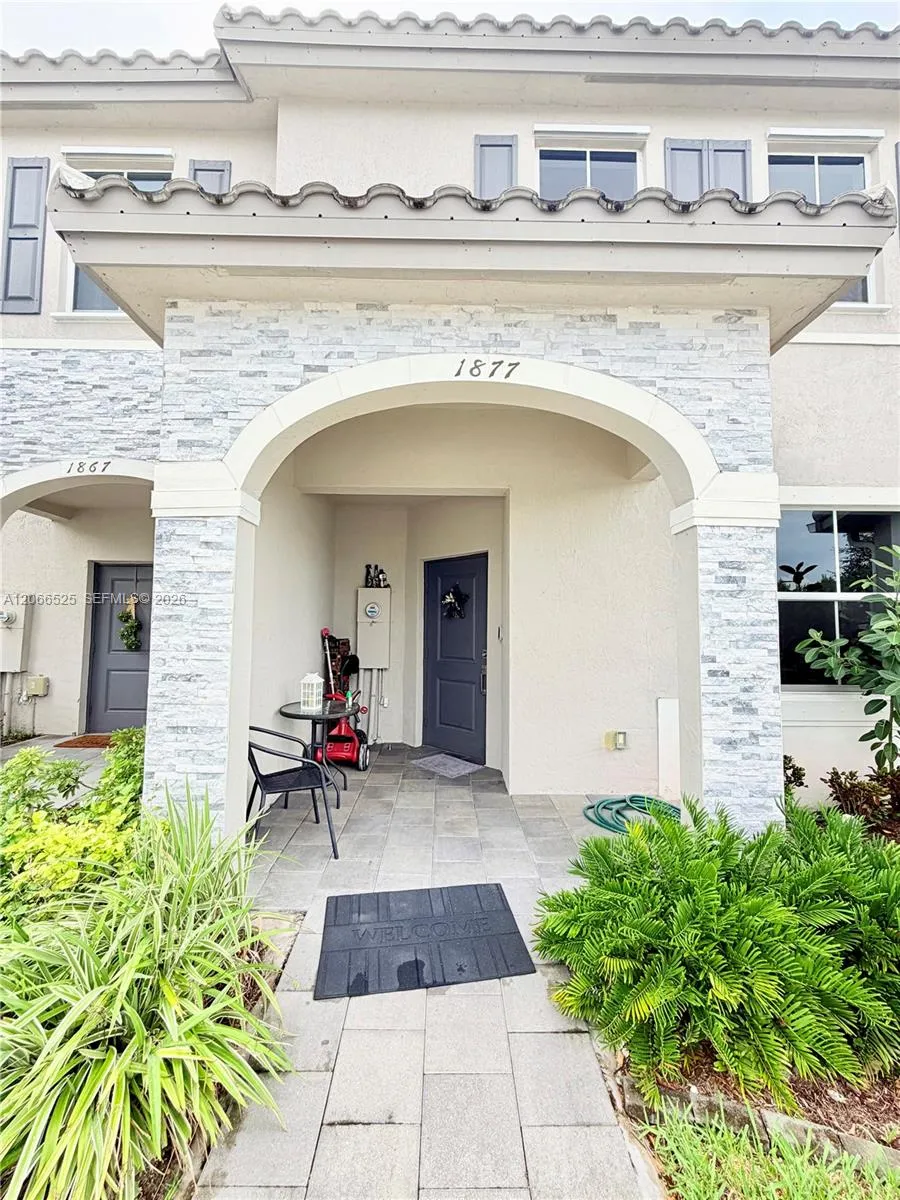 1877 SE 26th Ter Homestead, FL 33035