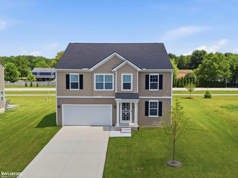 54470 Heron Circle Chesterfield Township, MI 48047
