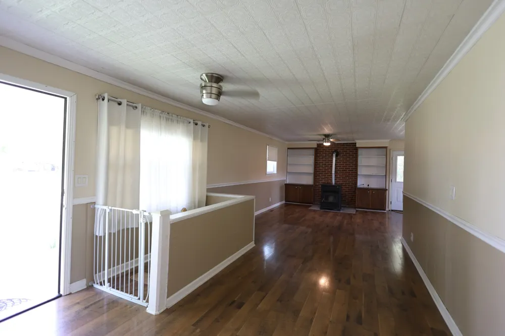 968 Old Nashville Hwy Mc Ewen, TN 37101