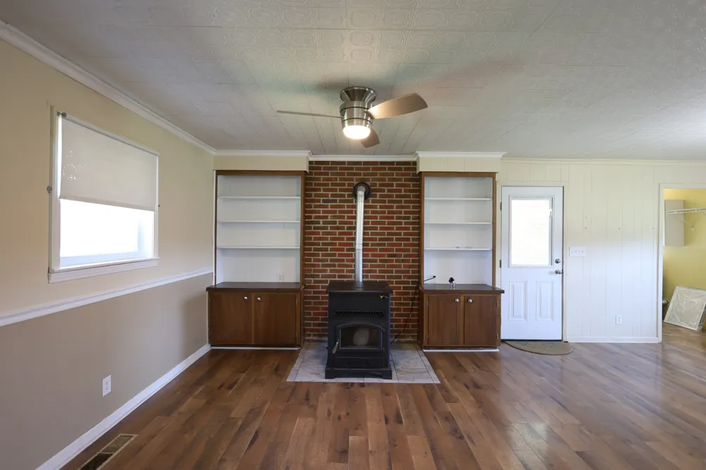 968 Old Nashville Hwy Mc Ewen, TN 37101