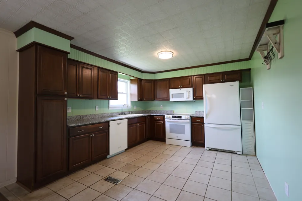 968 Old Nashville Hwy Mc Ewen, TN 37101