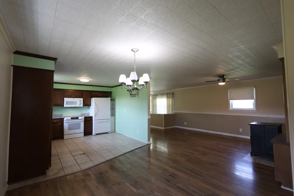 968 Old Nashville Hwy Mc Ewen, TN 37101