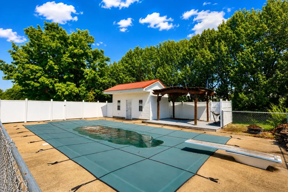 968 Old Nashville Hwy Mc Ewen, TN 37101