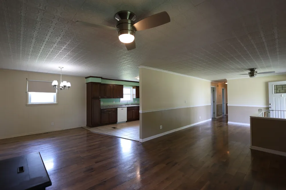 968 Old Nashville Hwy Mc Ewen, TN 37101