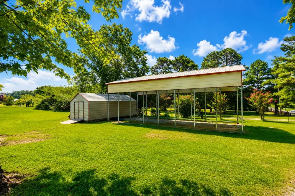 968 Old Nashville Hwy Mc Ewen, TN 37101