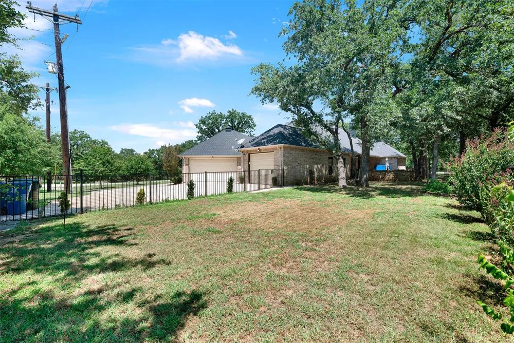 141 Birdie Drive Lipan, TX 76462