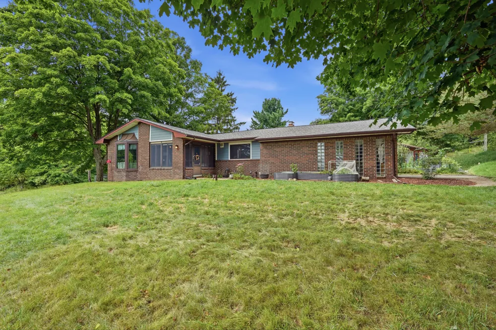 13489 Hyde Road Hartland, MI 48353